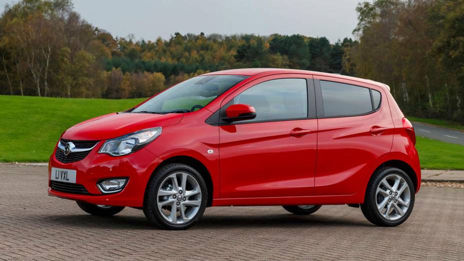 Vauxhall Viva, apenas o nome e logos mudam em relação ao Opel Karl | <a href="https://quatrorodas.abril.com.br/noticias/saloes/genebra-2015/opel-lanca-karl-europa-819122.shtml" rel="migration">Leia mais</a>