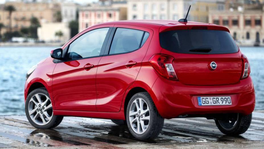 Opel Karl 2015 virá com motor de três cilindros e 78 cavalos de potência | <a href="https://quatrorodas.abril.com.br/noticias/saloes/genebra-2015/opel-lanca-karl-europa-819122.shtml" rel="migration">Leia mais</a>