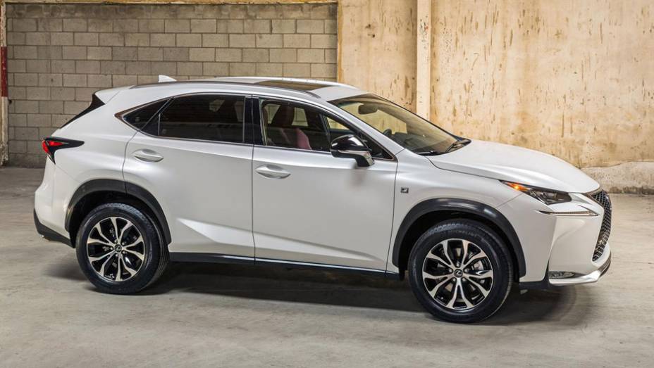 Lexus NX 2015 200t | <a href="https://quatrorodas.abril.com.br/noticias/saloes/pequim-2014/lexus-revela-crossover-nx-2015-pequim-780341.shtml" rel="migration">Leia mais</a>