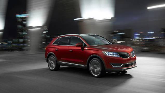 Grande frontal do crossover chega no formato de duas asas | <a href="https://quatrorodas.abril.com.br/noticias/saloes/detroit-2015/lincoln-revela-crossover-mkx-2016-825300.shtml" rel="migration">Leia mais</a> Grande frontal do crossover chega no formato de duas asas | <a href="https://quatrorodas.abril.com.br/noticias/saloes/detroit-2015/lincoln-revela-crossover-mkx-2016-825300.shtml" rel="migration">Leia mais</a>