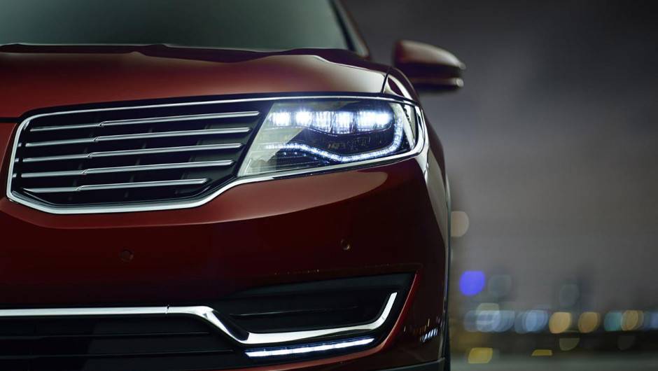 Far&oacute;is de LED s&atilde;o alguns dos itens opcionais oferecidos | <a href="https://quatrorodas.abril.com.br/noticias/saloes/detroit-2015/lincoln-revela-crossover-mkx-2016-825300.shtml" rel="migration">Leia mais</a>