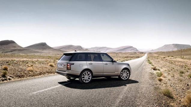 Novo Land Rover Range Rover custará o equivalente a R$ 229.500 no Reino Unido | <a href="https://quatrorodas.abril.com.br/noticias/mercado/land-rover-ranger-rover-custara-r-229-000-r-u-700829.shtml" target="_blank" rel="migration">Leia mais</a>