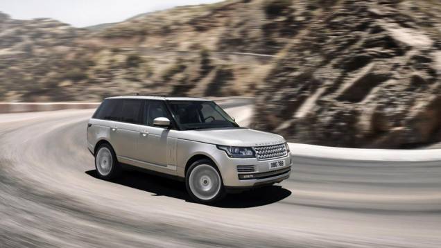 No Reino Unido, Landr Rover Range Rover terá as opções de motor 3.0 V6 biturbo diesel, 4.4 V8 biturbodiesel e 5.0 V8 Supercharger gasolina | <a href="https://quatrorodas.abril.com.br/noticias/mercado/land-rover-ranger-rover-custara-r-229-000-r-u-700829.sht" rel="migration"></a>
