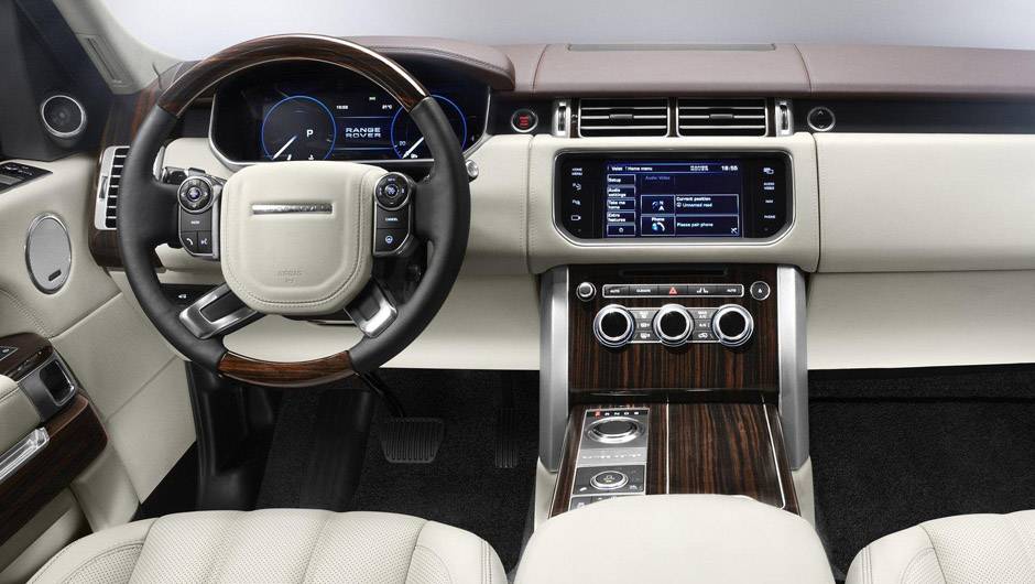 SUV n&atilde;o perdeu a aptid&atilde;o off road, diz a marca | <a href="https://quatrorodas.abril.com.br/saloes/paris/2012/range-rover-702581.shtml" rel="migration">Leia mais</a>