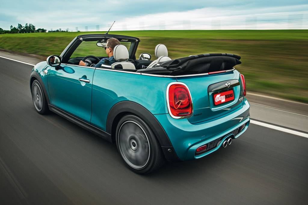 Mini Cooper Cabrio S Recolher o teto leva 18 segundos
