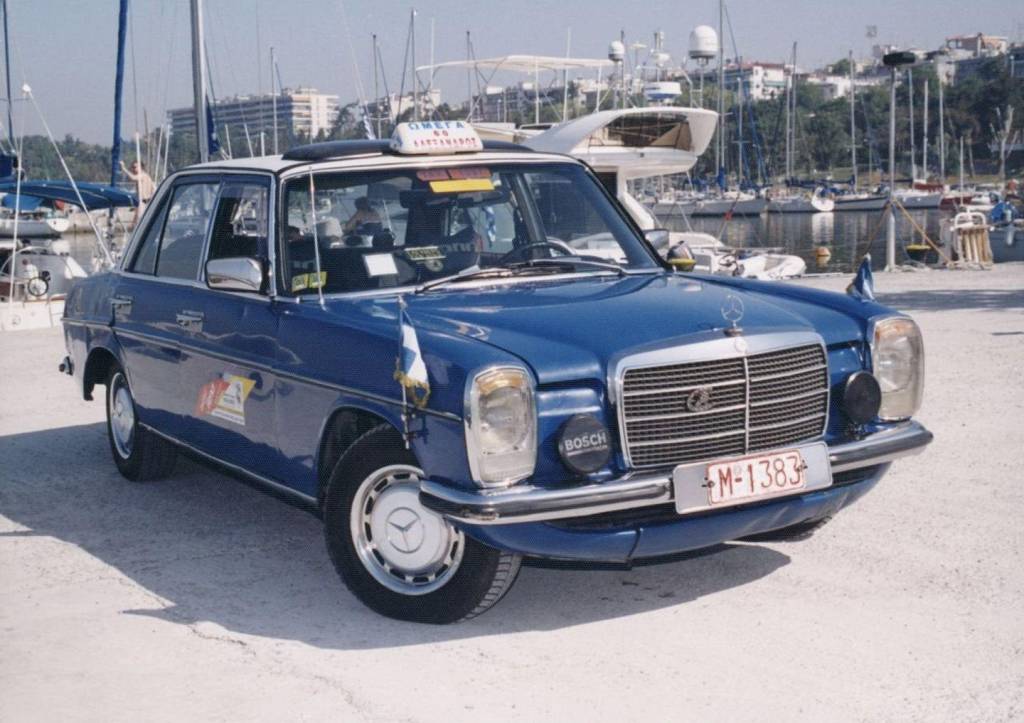 Mercedes-Benz 200D W115 taxi