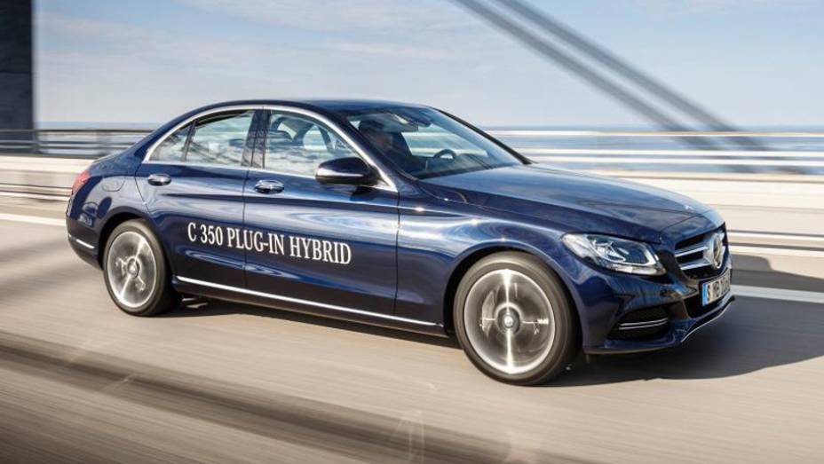 Modelo oferece 275 cv e 61,08 mkgf de torque na potência combinada | <a href="https://quatrorodas.abril.com.br/noticias/saloes/detroit-2015/mercedes-mostra-c350-plug-in-hybrid-824600.shtml" rel="migration">Leia mais</a>