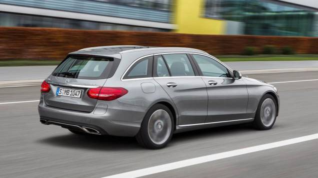 Versão perua oferece capacidade de carga de 350 litros | <a href="https://quatrorodas.abril.com.br/noticias/saloes/detroit-2015/mercedes-mostra-c350-plug-in-hybrid-824600.shtml" rel="migration">Leia mais</a> Versão perua oferece capacidade de carga de 350 litros | <a href="https://quatrorodas.abril.com.br/noticias/saloes/detroit-2015/mercedes-mostra-c350-plug-in-hybrid-824600.shtml" rel="migration">Leia mais</a>