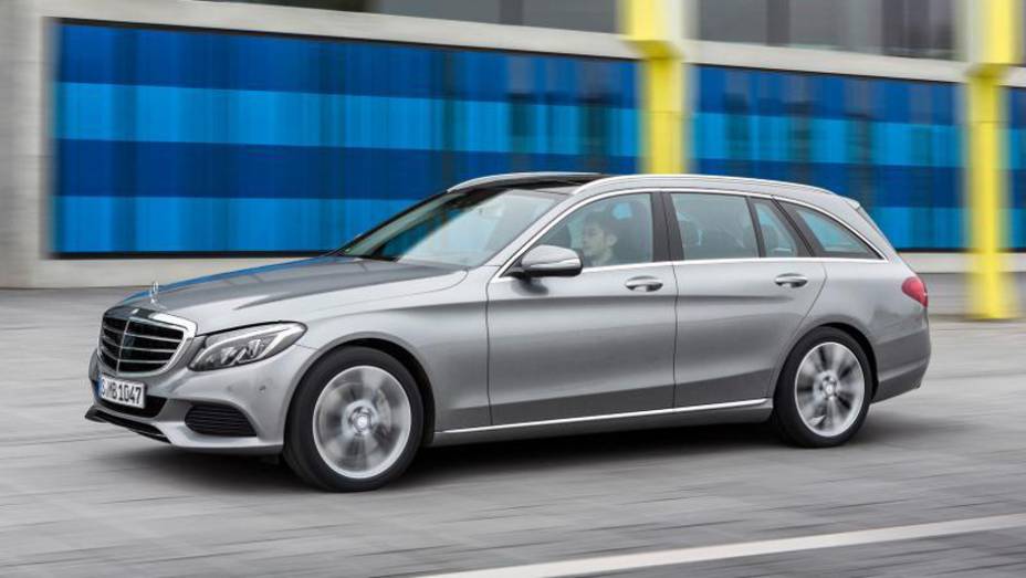 Autonomia no modo elétrico é de 31 km sem necessidade de recarga | <a href="https://quatrorodas.abril.com.br/noticias/saloes/detroit-2015/mercedes-mostra-c350-plug-in-hybrid-824600.shtml" rel="migration">Leia mais</a>