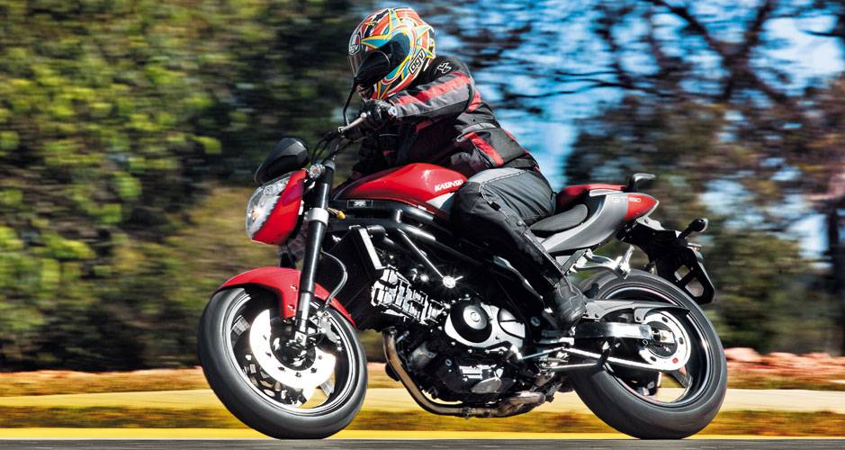 A coreana Hyosung GT650 fica mais &agrave; vontade desnuda