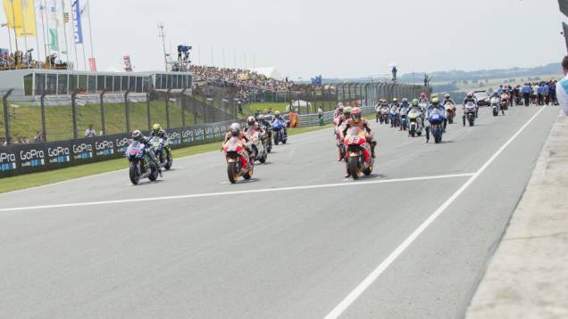 Confira as melhores imagens da MotoGP em Sachsenring! | <a href="https://quatrorodas.abril.com.br/moto/noticias/motogp-marquez-vence-sachsenring-886580.shtml" rel="migration">Leia mais</a>