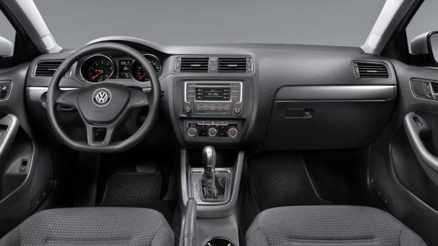 Interior é mais simples do que as versões Comfortline e Highline - <a href="https://quatrorodas.abril.com.br/noticias/fabricantes/vw-lanca-novos-jetta-touareg-840644.shtml" rel="migration">Leia mais</a>