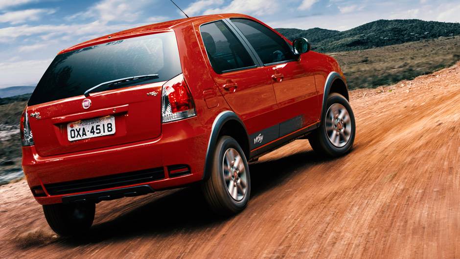 Carro ganha adesivo decorativo e alusivo &agrave; vers&atilde;o nas laterais | <a href="https://quatrorodas.abril.com.br/noticias/fabricantes/fiat-lanca-palio-fire-way-r-27-860-782048.shtml" rel="migration">Leia mais</a>
