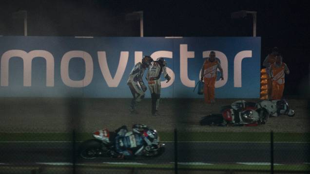 Confira o melhor da Moto GP 2015, etapa do Qatar | <a href="https://quatrorodas.abril.com.br/moto/noticias/rossi-show-fatura-moto-gp-qatar-852000.shtml" rel="migration">Leia mais</a> Confira o melhor da Moto GP 2015, etapa do Qatar | <a href="https://quatrorodas.abril.com.br/moto/noticias/rossi-show-fatura-moto-gp-qatar-852000.shtml" rel="migration">Leia mais</a>