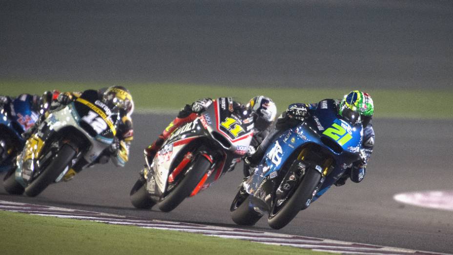 Confira o melhor da Moto GP 2015, etapa do Qatar | <a href="https://quatrorodas.abril.com.br/moto/noticias/rossi-show-fatura-moto-gp-qatar-852000.shtml" rel="migration">Leia mais</a>