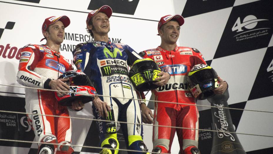 Confira o melhor da Moto GP 2015, etapa do Qatar | <a href="https://quatrorodas.abril.com.br/moto/noticias/rossi-show-fatura-moto-gp-qatar-852000.shtml" rel="migration">Leia mais</a>