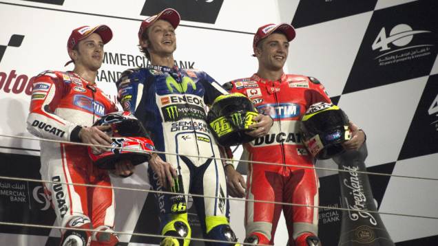 Confira o melhor da Moto GP 2015, etapa do Qatar | <a href="https://quatrorodas.abril.com.br/moto/noticias/rossi-show-fatura-moto-gp-qatar-852000.shtml" rel="migration">Leia mais</a> Confira o melhor da Moto GP 2015, etapa do Qatar | <a href="https://quatrorodas.abril.com.br/moto/noticias/rossi-show-fatura-moto-gp-qatar-852000.shtml" rel="migration">Leia mais</a>