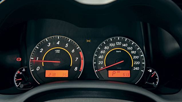 O visor no velocímetro indica a marcha que está engatada O visor no velocímetro indica a marcha que está engatada