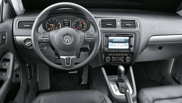 Cabine também é fiel ao novo estilo Volkswagen