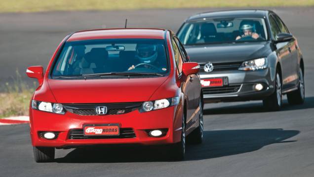 Suspensão e direção deixam o Civic Si à frente do Jetta Suspensão e direção deixam o Civic Si à frente do Jetta