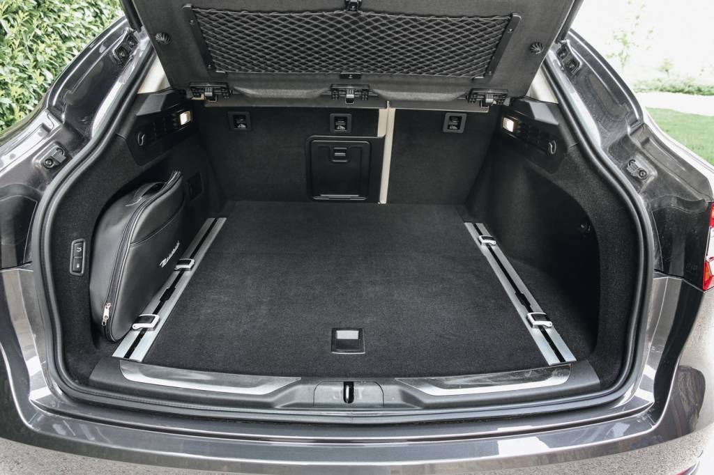 Maserati Levante O porta-malas conta com 580 litros