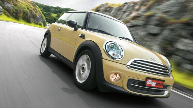 O Mini ganhou novo para-choque dianteiro, na linha 2011 O Mini ganhou novo para-choque dianteiro, na linha 2011