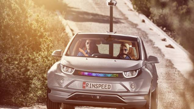 Modelo vem com câmera 3D que mapeia percurso em busca de perigos para o carro e seus ocupantes | <a href="https://quatrorodas.abril.com.br/noticias/saloes/genebra-2015/rinspeed-transforma-bmw-i3-algo-ainda-mais-futurista-838080.shtml" rel="migration">Leia mais</a> Modelo vem com câmera 3D que mapeia percurso em busca de perigos para o carro e seus ocupantes | <a href="https://quatrorodas.abril.com.br/noticias/saloes/genebra-2015/rinspeed-transforma-bmw-i3-algo-ainda-mais-futurista-838080.shtml" rel="migration">Leia mais</a>