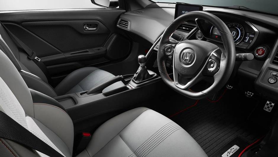 S660 vem equipado com motor de tr&ecirc;s cilindros turbo de 63 cavalos de pot&ecirc;ncia | <a href="https://quatrorodas.abril.com.br/noticias/fabricantes/honda-revela-s660-concept-edition-851940.shtml" target="_blank" rel="migration">Leia mais</a>