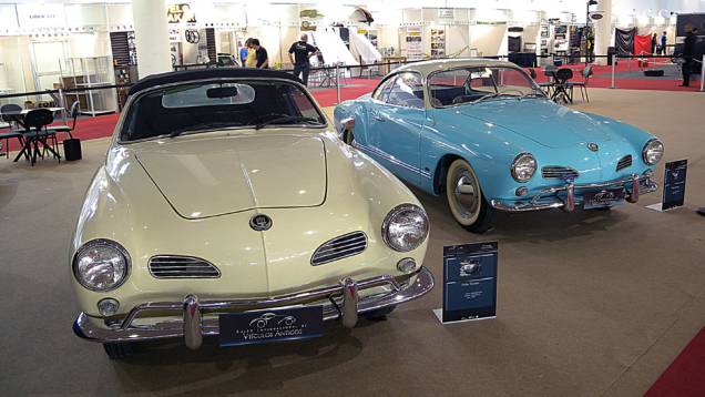 Karmann Ghia 1969 (esq.) e 1964 (dir.)