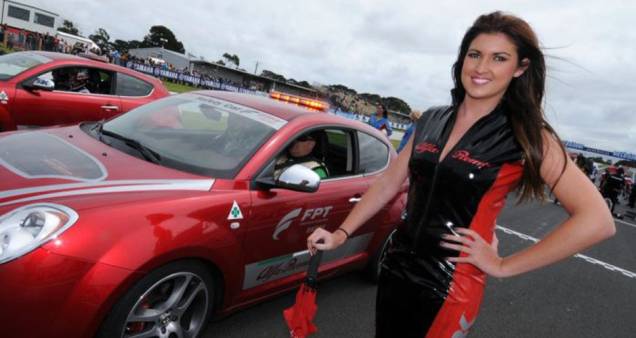 Garotas embelezam a etapa de Donington Park Garotas embelezam a etapa de Donington Park