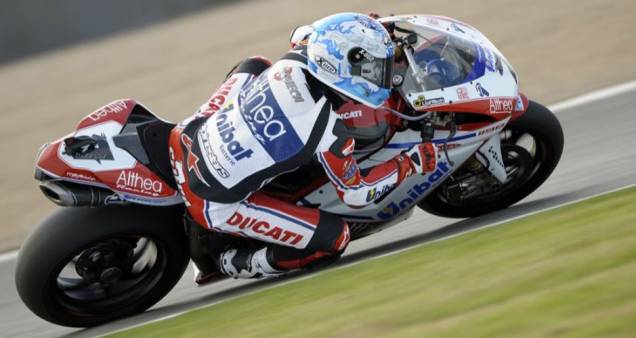 Carlos Checa, da Althea Racing, venceu a segunda etapa em Donington Park Carlos Checa, da Althea Racing, venceu a segunda etapa em Donington Park