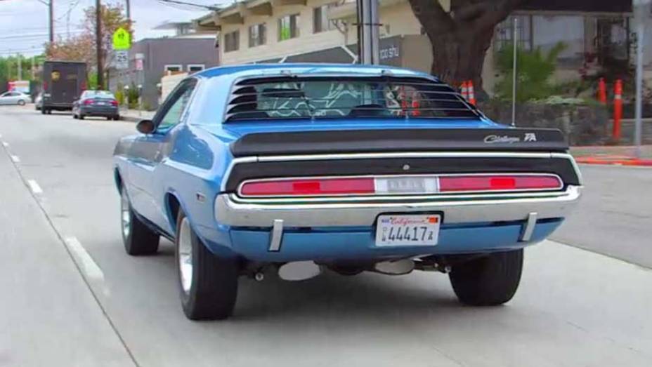 Brian Regan é o convidado do terceiro episódio, em que Seinfeld dirige um Dodge Challenger TA 1970, equipado com um possante motor V8 com 340 cv para serem despejados no asfalto | <a href="https://quatrorodas.abril.com.br/noticias/entretenimento/jerry-seinf" rel="migration"></a>