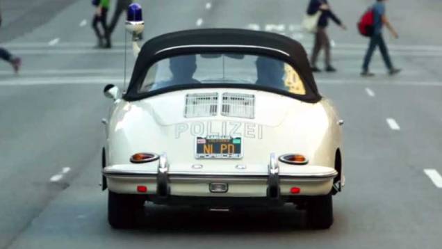 Até uma viatura de polícia faz parte da coleção de Seinfeld: o Porsche 356 1960 tem um motor de quatro cilindros e 95 cv, ideal para pegar os bandidos alemães na década de 60 | <a href="https://quatrorodas.abril.com.br/noticias/entretenimento/jerry-seinfeld" rel="migration"></a>