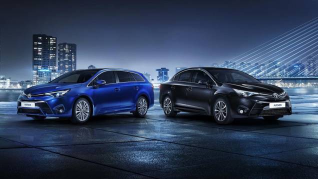 Carro continua disponível em versões sedã e perua | <a href="https://quatrorodas.abril.com.br/noticias/saloes/genebra-2015/toyota-revela-avensis-2015-reestilizado-843116.shtml" target="_blank" rel="migration">Leia mais</a>