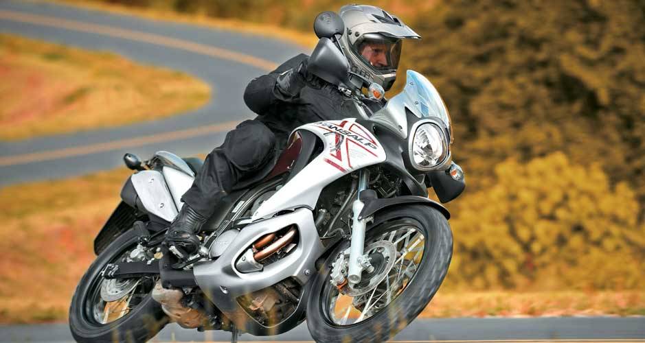 Nas longas dist&acirc;ncias, a XL 700 V Transalp encontra seu habitat natural