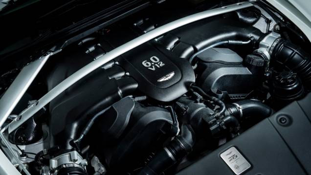 Motor 6.0 litros V12 passou por atualizações e rende mais de 600 cavalos de potência | <a href="https://quatrorodas.abril.com.br/noticias/saloes/genebra-2015/aston-martin-apresenta-vantage-gt3-rua-837641.shtml" rel="migration">Leia mais</a> Motor 6.0 litros V12 passou por atualizações e rende mais de 600 cavalos de potência | <a href="https://quatrorodas.abril.com.br/noticias/saloes/genebra-2015/aston-martin-apresenta-vantage-gt3-rua-837641.shtml" rel="migration">Leia mais</a>
