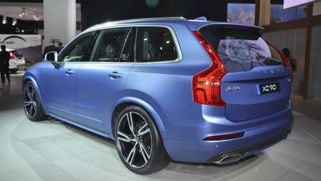 Mudanças estão na grade frontal (horizontal), nas saias laterais e nos detalhes cromados do suporte de teto e dos frisos das janelas | <a href="https://quatrorodas.abril.com.br/noticias/saloes/detroit-2015/volvo-mostro-xc90-r-design-825360.shtml" rel="migration"></a> Mudanças estão na grade frontal (horizontal), nas saias laterais e nos detalhes cromados do suporte de teto e dos frisos das janelas | <a href="https://quatrorodas.abril.com.br/noticias/saloes/detroit-2015/volvo-mostro-xc90-r-design-825360.shtml" rel="migration"></a>