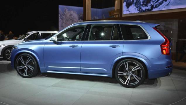 Capas dos retrovisores seguem o mesmo estilo prateado, mas com tom mais fosco | <a href="https://quatrorodas.abril.com.br/noticias/saloes/detroit-2015/volvo-mostro-xc90-r-design-825360.shtml" rel="migration">Leia mais</a> Capas dos retrovisores seguem o mesmo estilo prateado, mas com tom mais fosco | <a href="https://quatrorodas.abril.com.br/noticias/saloes/detroit-2015/volvo-mostro-xc90-r-design-825360.shtml" rel="migration">Leia mais</a>