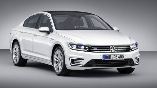 Modelo é o terceiro plug-in híbrido da montadora | <a href="https://quatrorodas.abril.com.br/noticias/saloes/paris-2014/vw-apresenta-passat-gte-802784.shtml" rel="migration">Leia mais</a>