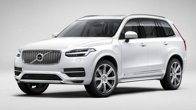 O novo XC90 começa a ser produzido no segundo semestre na Suécia, mas só chega às ruas em maio de 2015 | <a href="https://quatrorodas.abril.com.br/carros/lancamentos/volvo-xc90-797953.shtml" rel="migration">Leia mais</a>