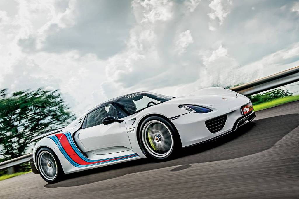 56e1e7d982bee10ed506bbaaqr-679-porsche-01-tif1 Os melhores carros de 2016, na opinião da redação de QUATRO RODAS