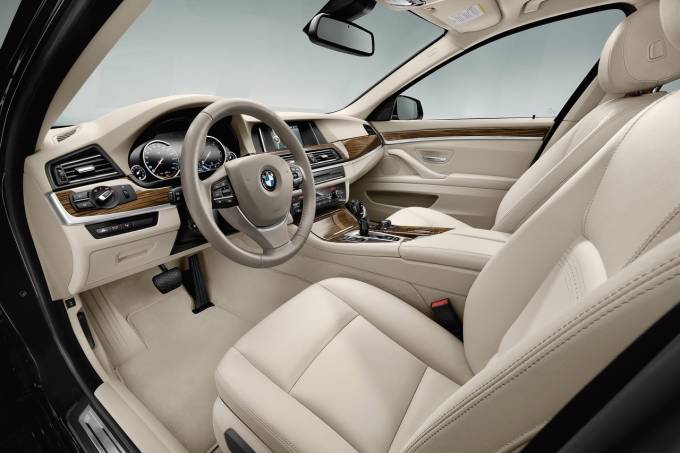 Interior de um BMW 550i