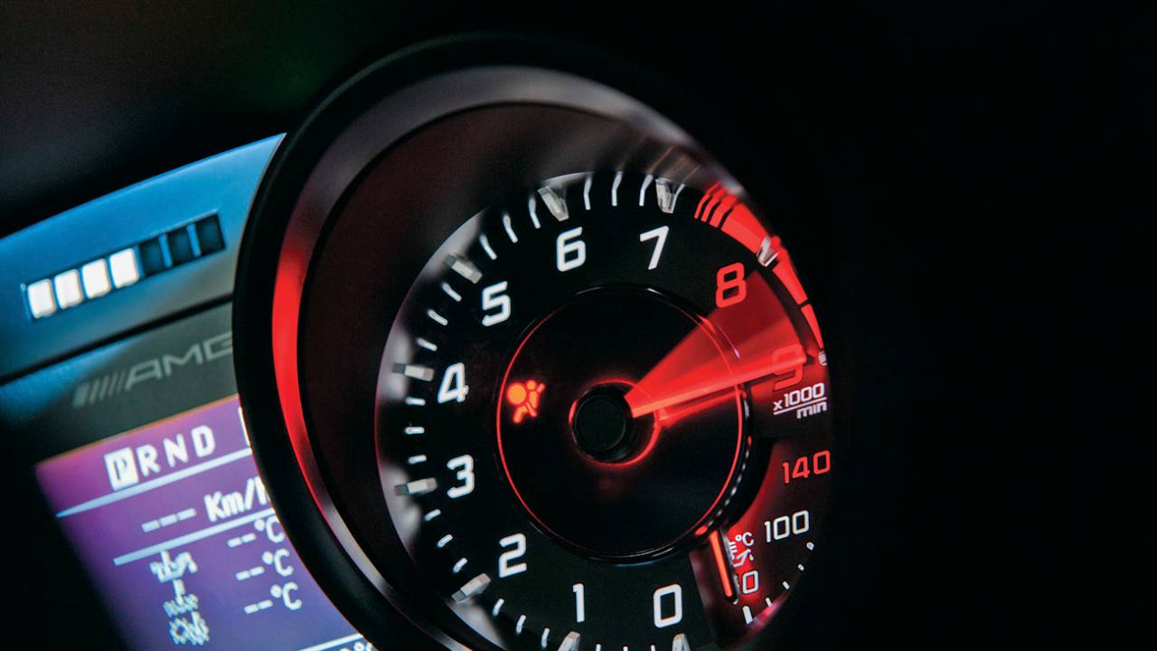 Conta-giros do Mercedes SLS AMG: faixa vermelha só depois dos 7.000 rpm