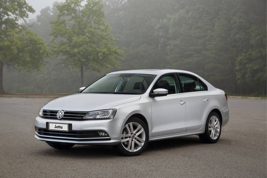 Jetta em posição 3x4 de frente