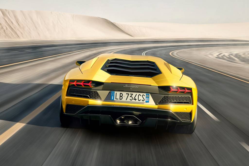 Lamborghini Aventador S de traseira