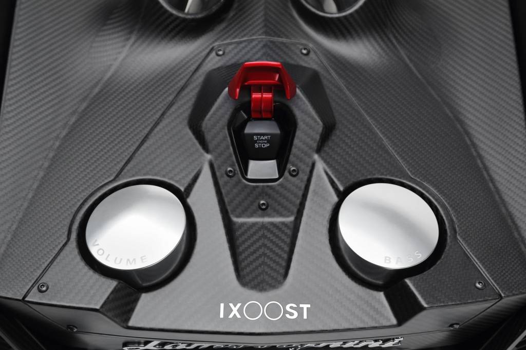Ixoost EsaVox Lamborghini