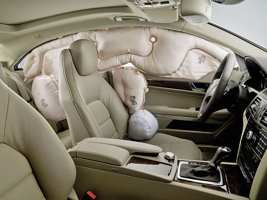 Airbags do Mercedes Classe E Coupé Airbags laterais e de cortina demandam cuidado no processo de blindagem