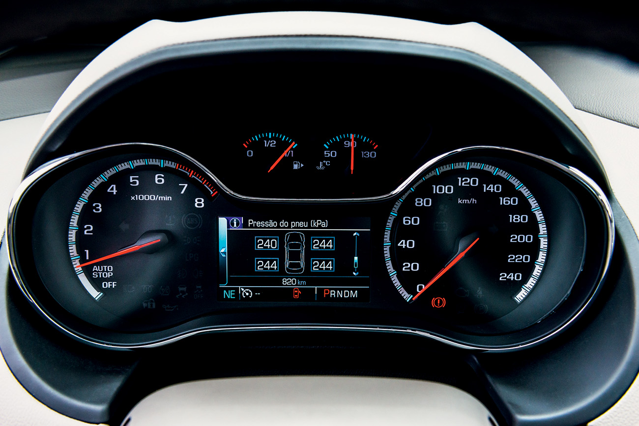 Chevrolet Cruze Sport6 Monitoramento da pressão dos pneus é de série desde a versão LT