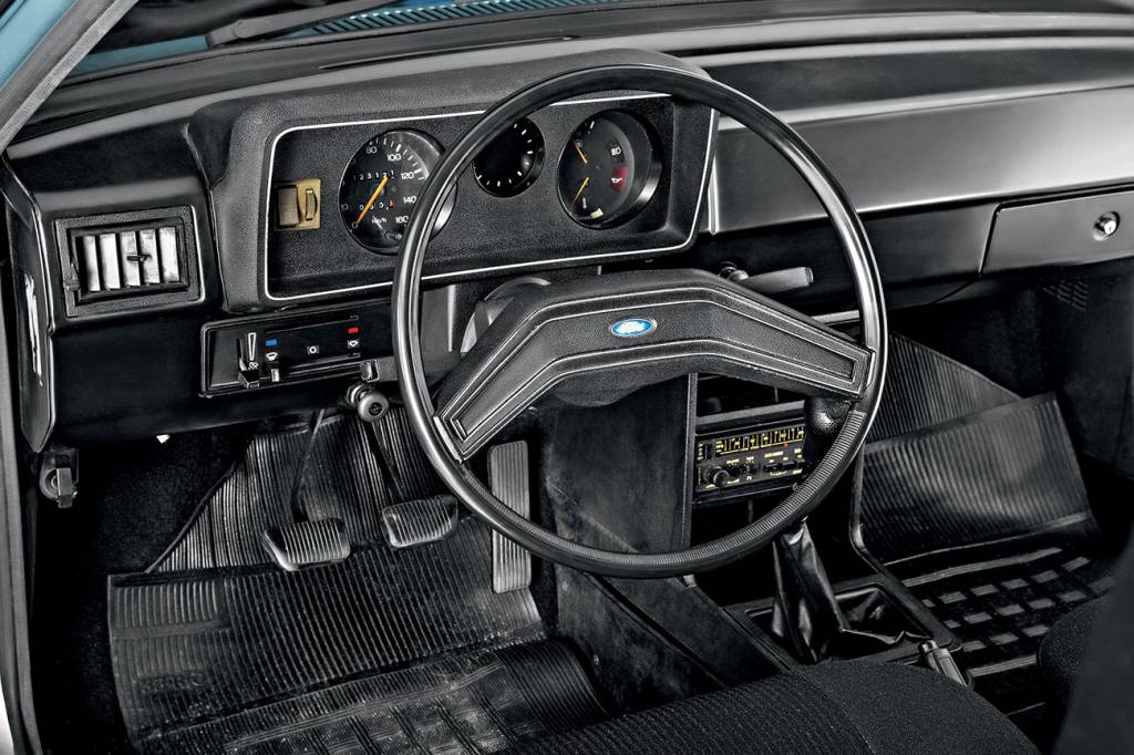 Ford Corcel Hobby Por dentro, visual espartano e poucos itens de série