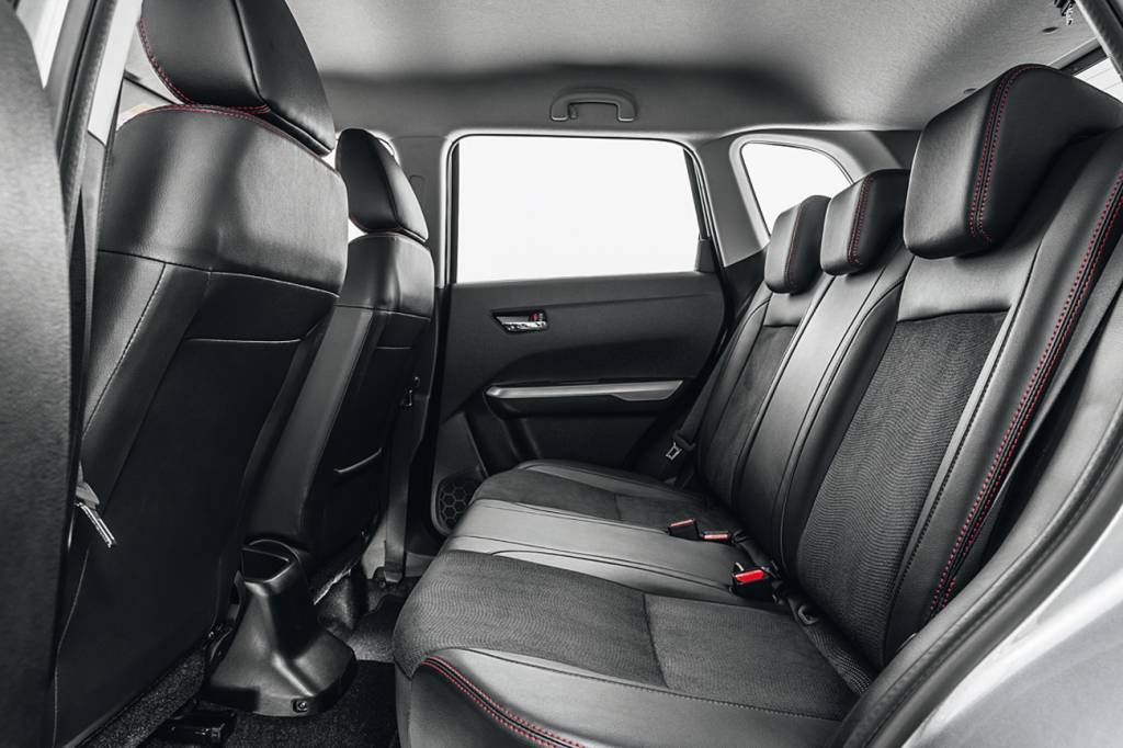 Suzuki Vitara Espaço atrás perde fácil para ix35 e Compass